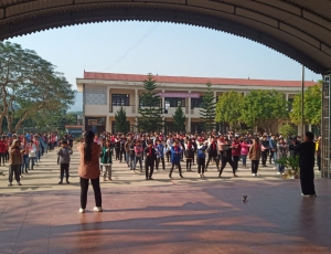 Hoạt động giữa giờ của LĐ trường TH&THCS Bằng Hành